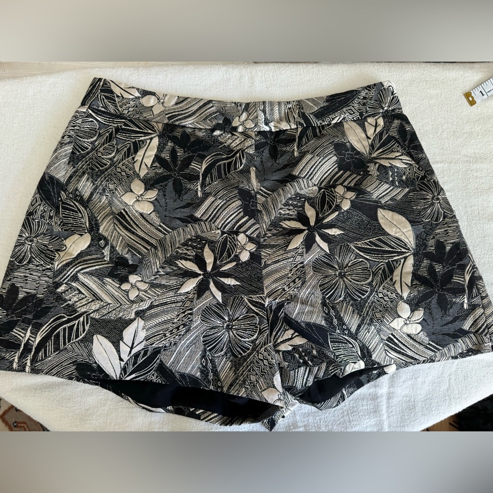 CLOSET CLEAR OUT: Leith Black & Gold Shorts